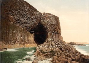 800px-scotland-staffa-fingals-cave-1900